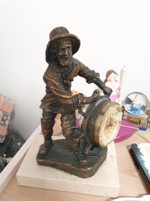 Figura bronce decorativa