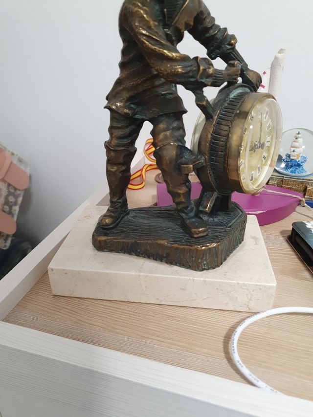 Figura bronce decorativa