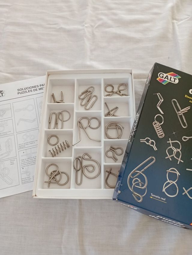 Puzzle de piezas de metal