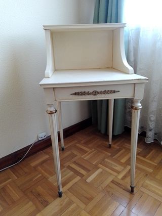 Mueble auxiliar lacado