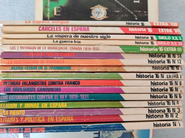 Lote de revistas de historia.