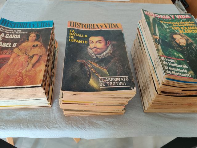 Lote de revistas de historia.