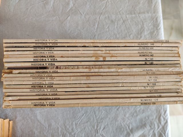 Lote de revistas de historia.