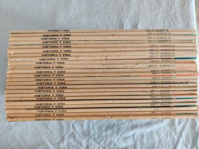 Lote de revistas de historia.