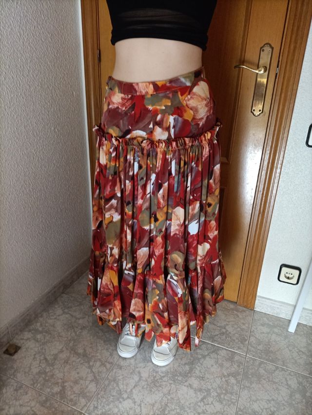 Falda rociera hecha a mano por modista. Sin marca