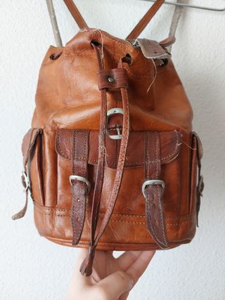 Mochila de cuero marrón