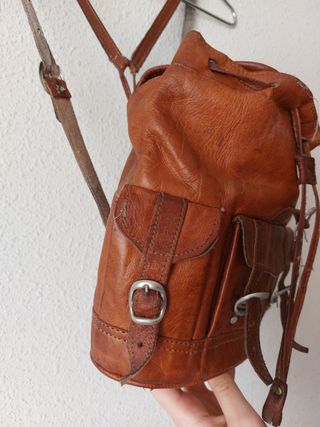Mochila de cuero marrón