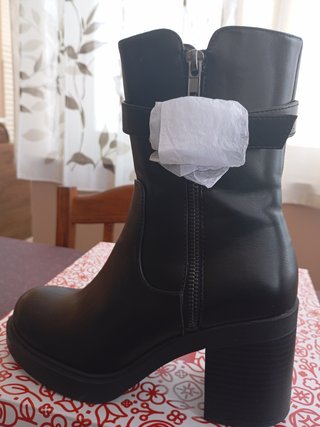 Stivaletta nera