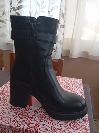 Stivaletta nera