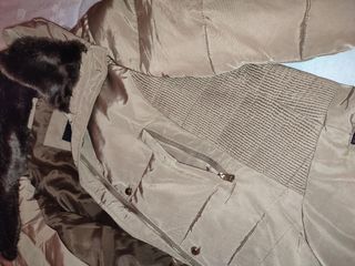 Abrigo plumas marrón de Zara