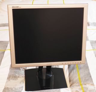 Monitor PHILIPS 190P7ES y base regulable VIEWSONIC
