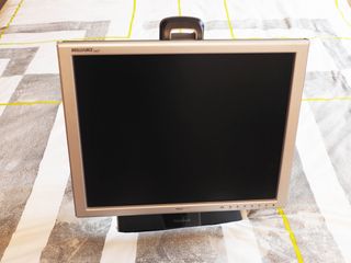Monitor PHILIPS 190P7ES y base regulable VIEWSONIC