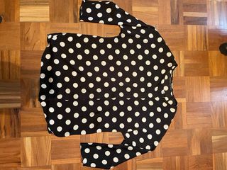 Blusa negra con lunares de zara