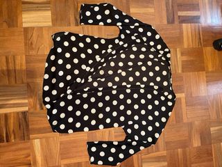 Blusa negra con lunares de zara