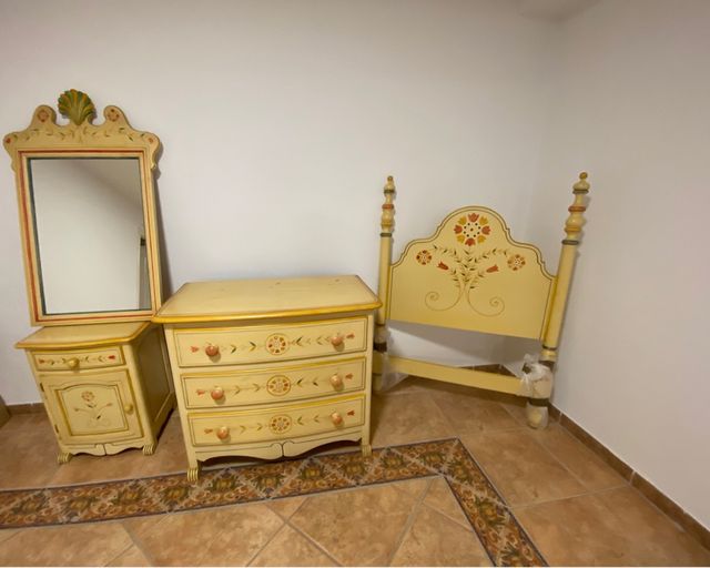 Dormitorio madera maziza pintada a mano