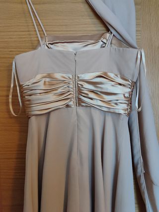 Vestido de fiesta color champagne