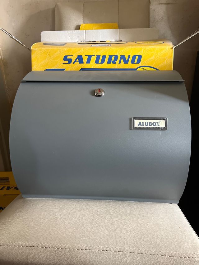 casetta postale nuova bellissimo colore