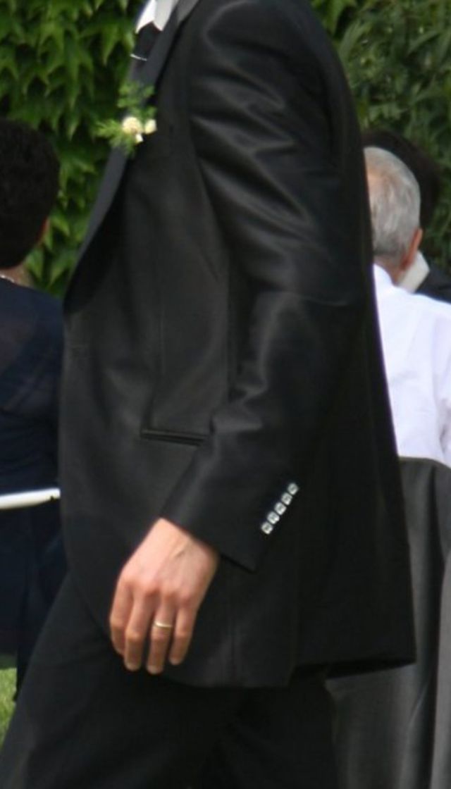 Javier Arnaiz, abito da sposo