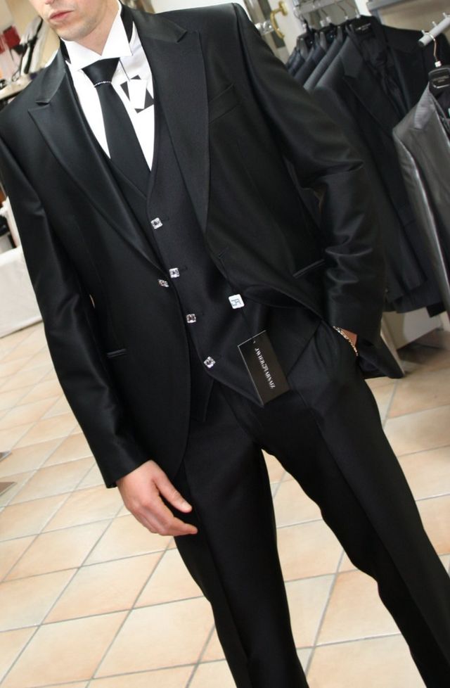 Javier Arnaiz, abito da sposo