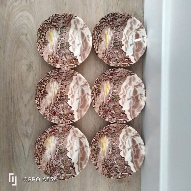 Platos de aperitivo de loza inglesa