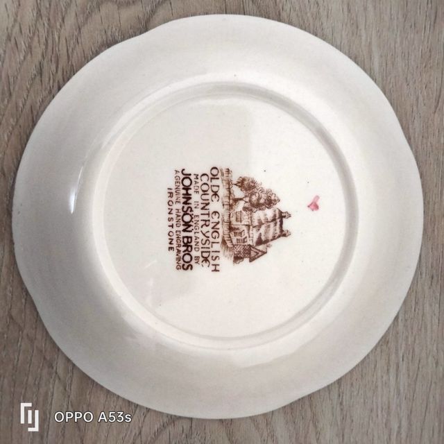 Platos de aperitivo de loza inglesa