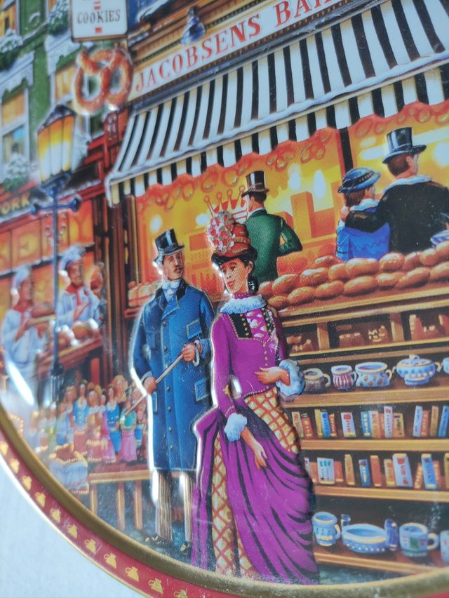 Caja metálica de galletas