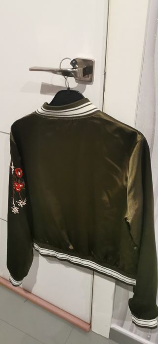 chaqueta verde militar floreado 