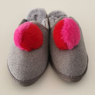 Zapatillas de casa Enfasis gris pompón