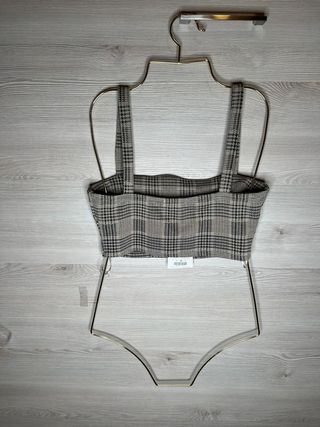 Top de cuadros beige oscuro