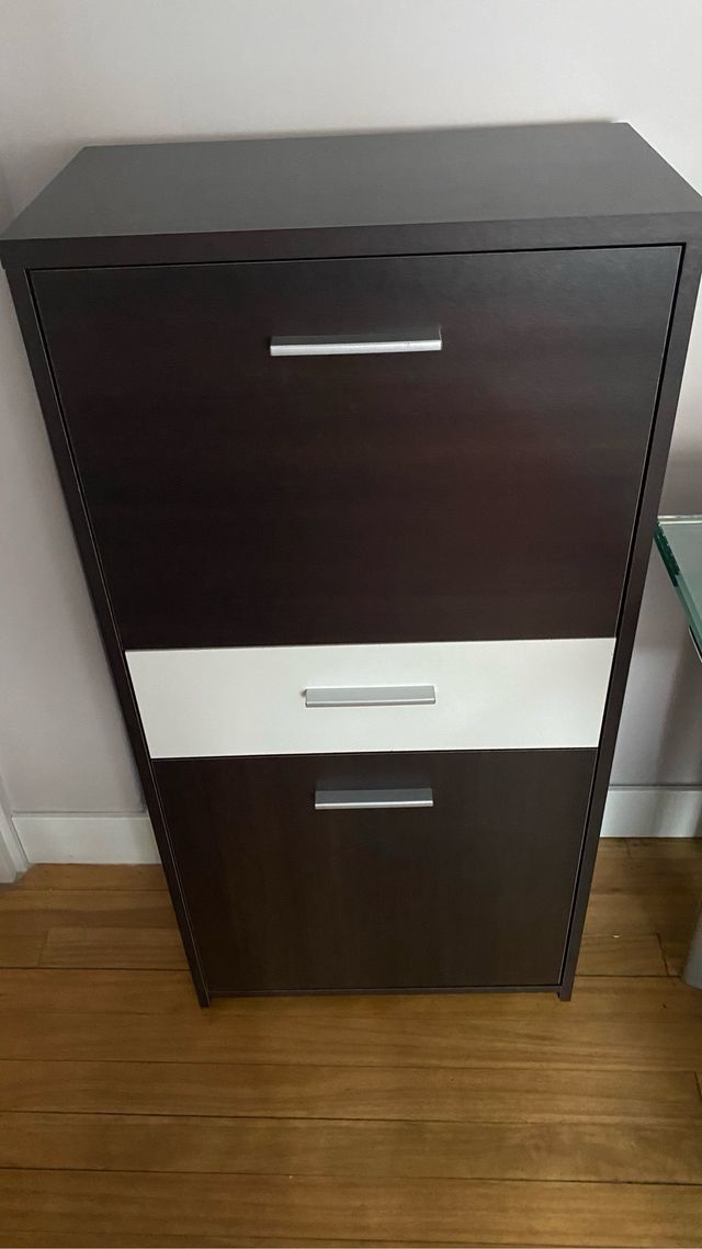 Mueble auxiliar de madera wengue con cajon blanco