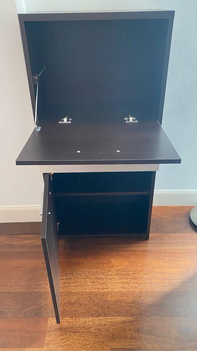 Mueble auxiliar de madera wengue con cajon blanco