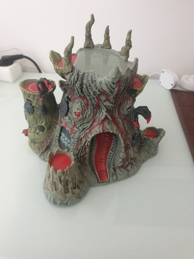 Gormiti volcán de fuego montaña