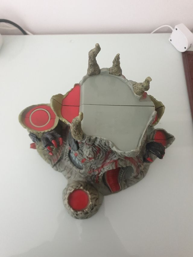 Gormiti volcán de fuego montaña