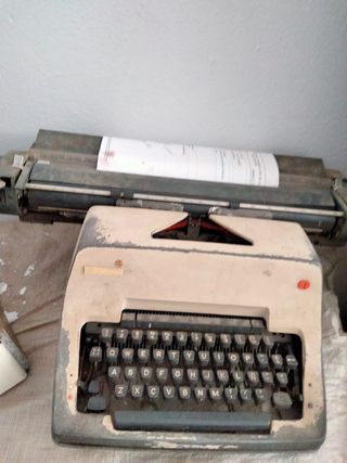 Maquina escribir antigua