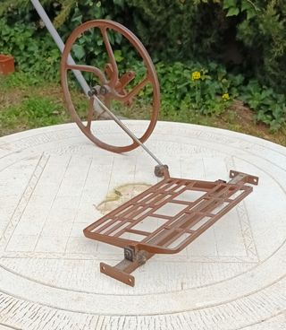 RUEDA Y PEDAL DE MÁQUINA DE COSER