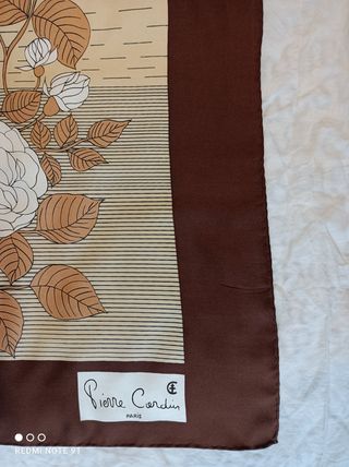 Pañuelo vintage Pierre Cardin 