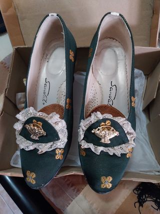 traje de fallera,  y zapatos