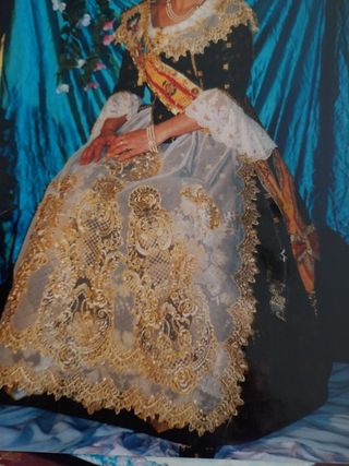 traje de fallera,  y zapatos