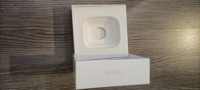 Caja Airpods vacía apple