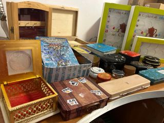 Lote de 27 cajas y joyeros variados