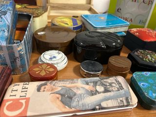 Lote de 27 cajas y joyeros variados