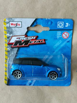 Carrinho em metal Maisto Mini Cooper Countryman.