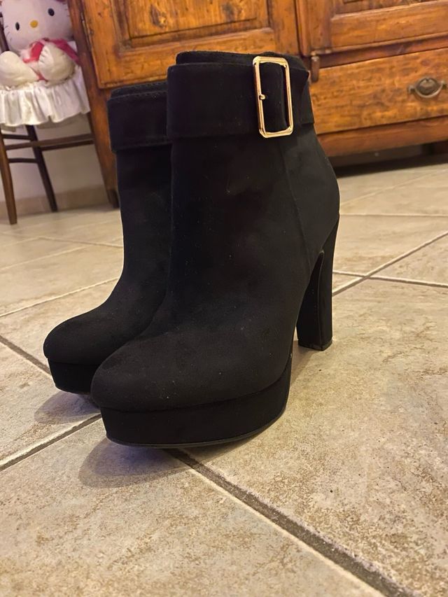stivaletti con tacco in velluto nero