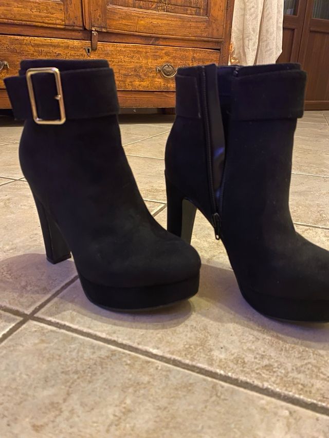 stivaletti con tacco in velluto nero