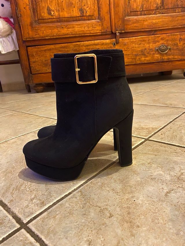 stivaletti con tacco in velluto nero