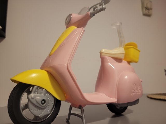 Moto juguete de Barbie.