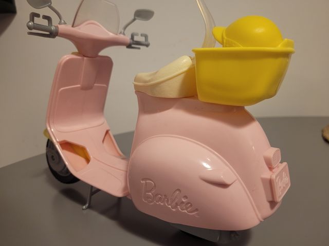 Moto juguete de Barbie.