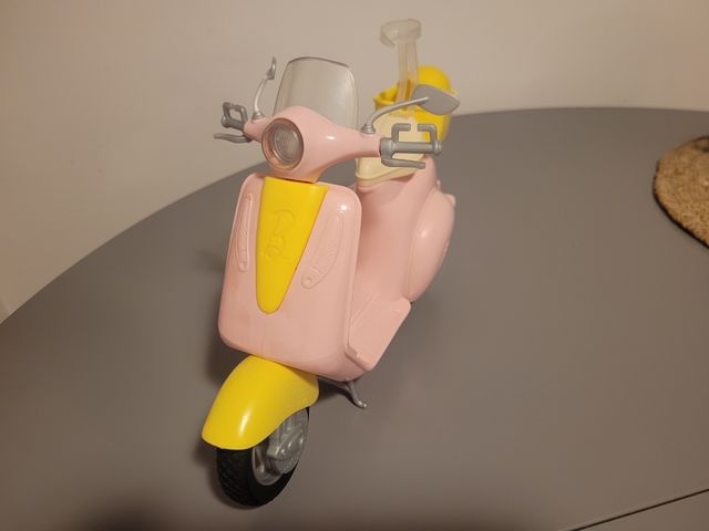 Moto juguete de Barbie.