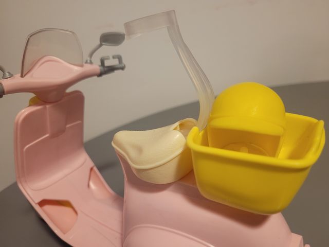 Moto juguete de Barbie.