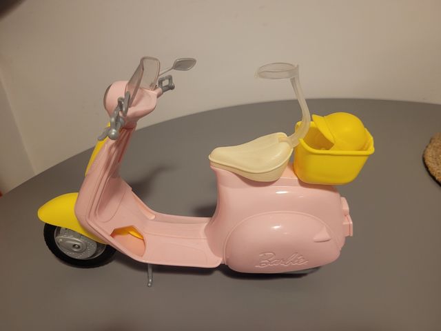 Moto juguete de Barbie.